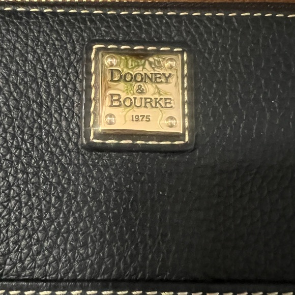 Dooney & Bourke Zip Wristlet (NWT)